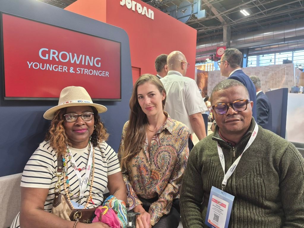 Cameroon and Fécamp : From Cameroon to Fécamp, Yvette Mamgue and Jovanovic Ondobo were received by Fécamp Mayor David Roussel to join forces in promoting the cultural richness of both Cameroon and Fécamp. - 3