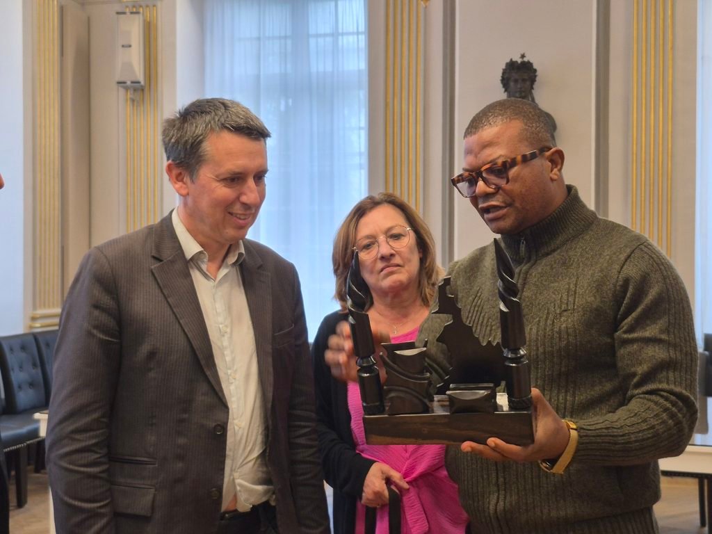 Cameroon and Fécamp : From Cameroon to Fécamp, Yvette Mamgue and Jovanovic Ondobo were received by Fécamp Mayor David Roussel to join forces in promoting the cultural richness of both Cameroon and Fécamp. - 16