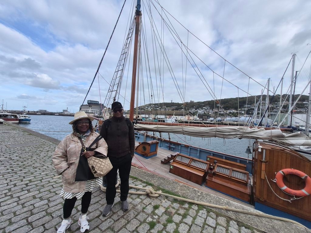 Cameroon and Fécamp : From Cameroon to Fécamp, Yvette Mamgue and Jovanovic Ondobo were received by Fécamp Mayor David Roussel to join forces in promoting the cultural richness of both Cameroon and Fécamp. - 28