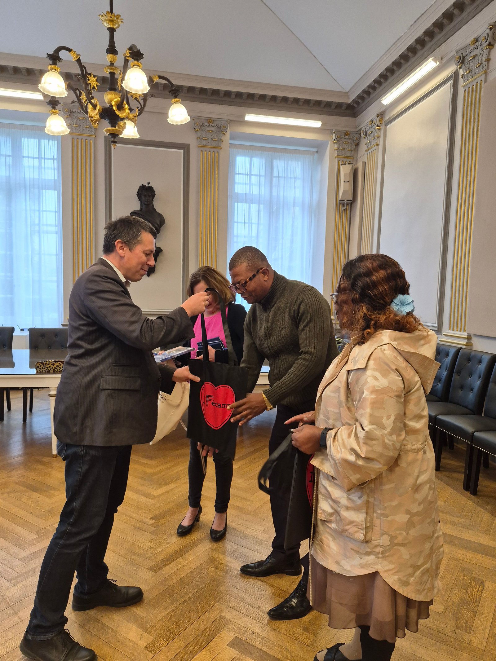 Cameroon : The development of a partnership with the Secretary General of the Municipality of Mengueme has led to a major project with the Mayor of Fécamp’s agreement in principle and paves the way for collaboration with the MJC, supported by the UBT agency. - 17